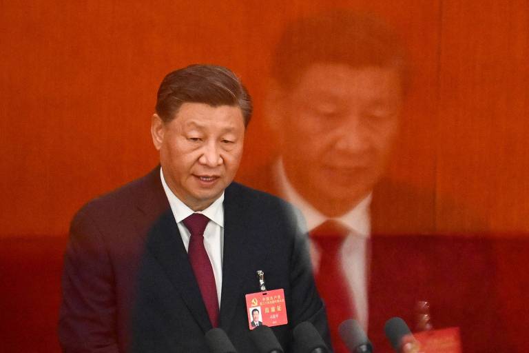 Líder da China, Xi Jinping, fala durante sessão de abertura do 20º Congresso do Partido Comunista Chinês no Grande Salão do Povo, em Pequim