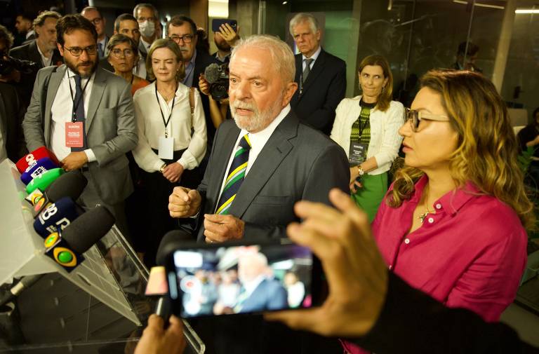 Lula chega à TV Bandeirantes para debate
