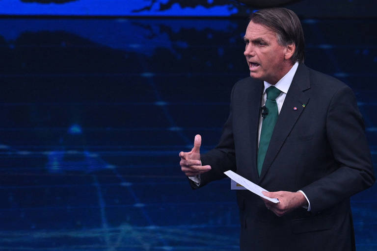 Bolsonaro fala durante o debate