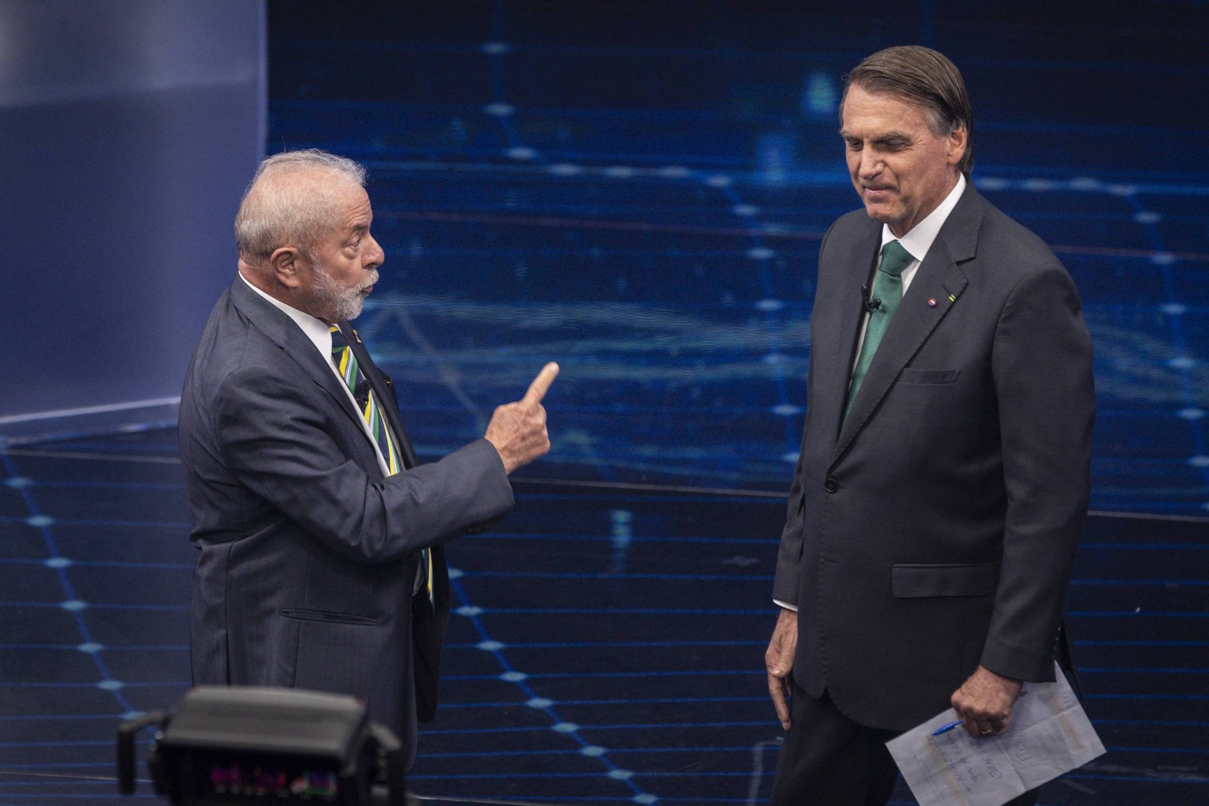 Onde o colunista demonstra preocupação com o choro de Jair Bolsonaro