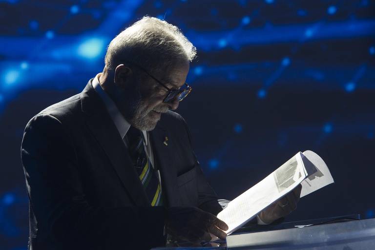 Lula estuda durante debate na Band