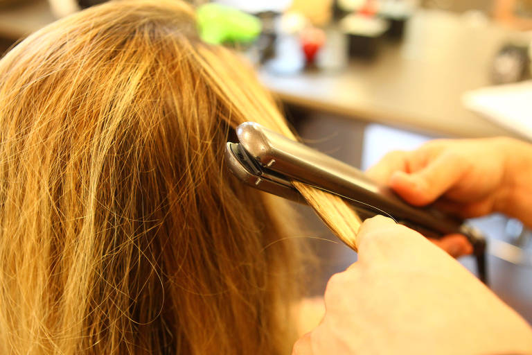 Produtos para alisar o cabelo podem estar ligados a maior risco de câncer de útero
