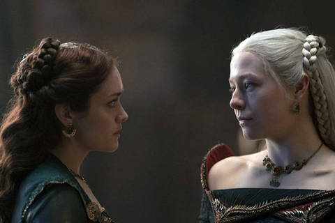 Cena da série House of the Dragon com Emma DArcy, a Princesa Rhaenyra Targaryen e  Olivia Cooke como Alicent Hightower
