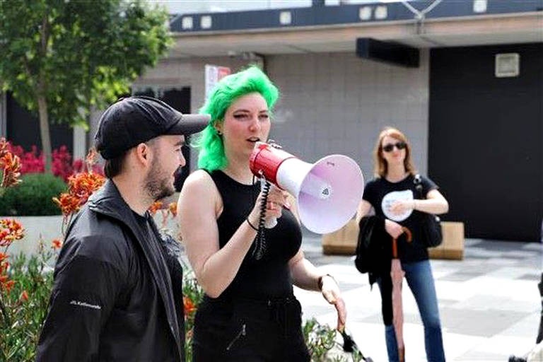 Veja foto da manifestação de trabalhadores da Apple na Austrália