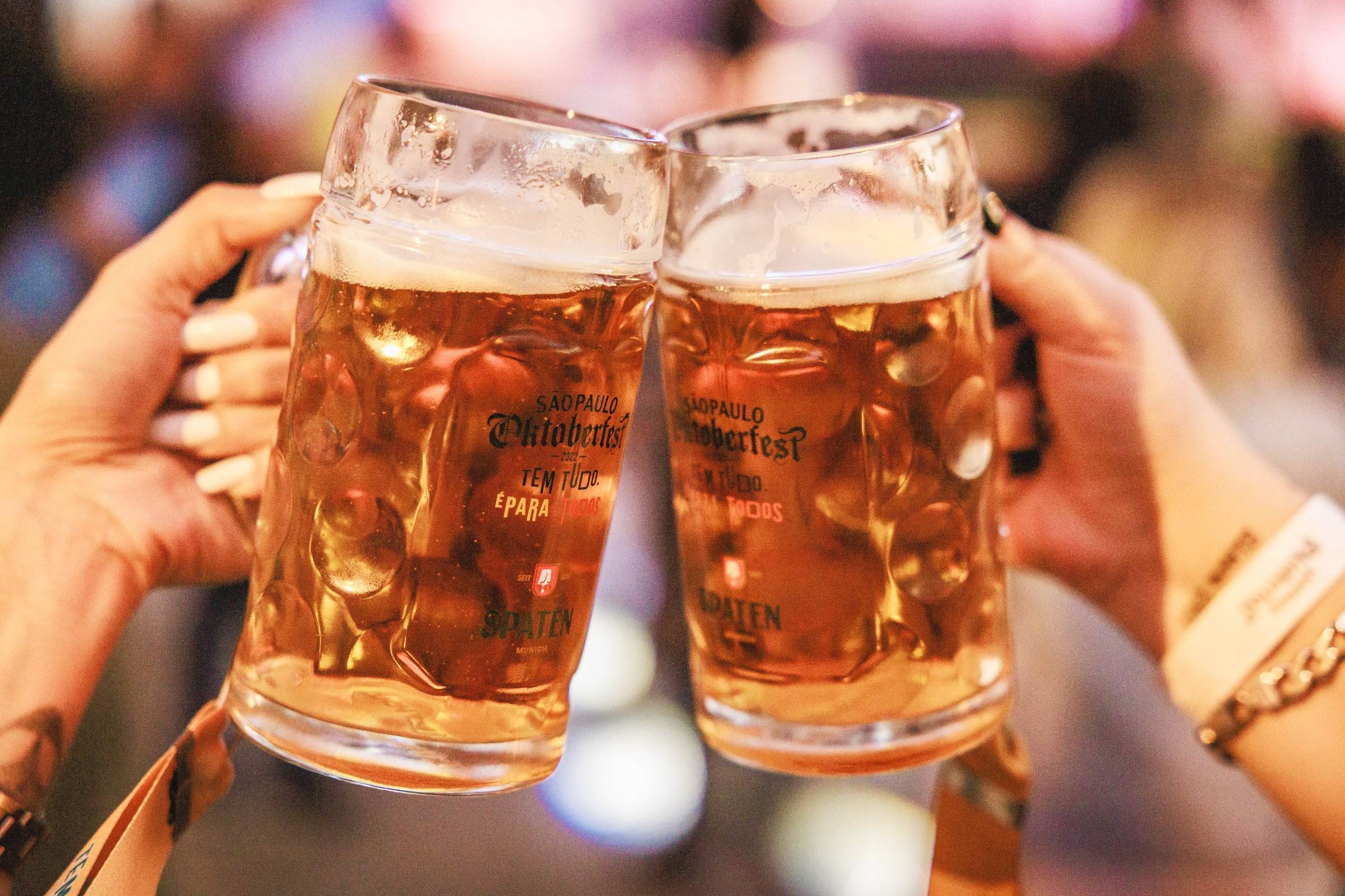 SP Oktoberfest gibt es Paulaner, das offizielle Bier Münchens – 21.04.2023 – Volles Glas