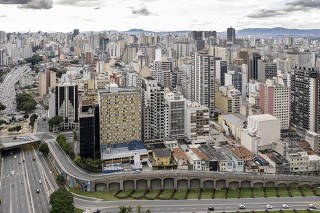 ***Especial Aniversario da Cidade de Sao Paulo. 468 anos. Verticalizacao da cidade. Vista do centro de SP  na altura do viaduto Jaceguai, ligacao Leste  Oeste
