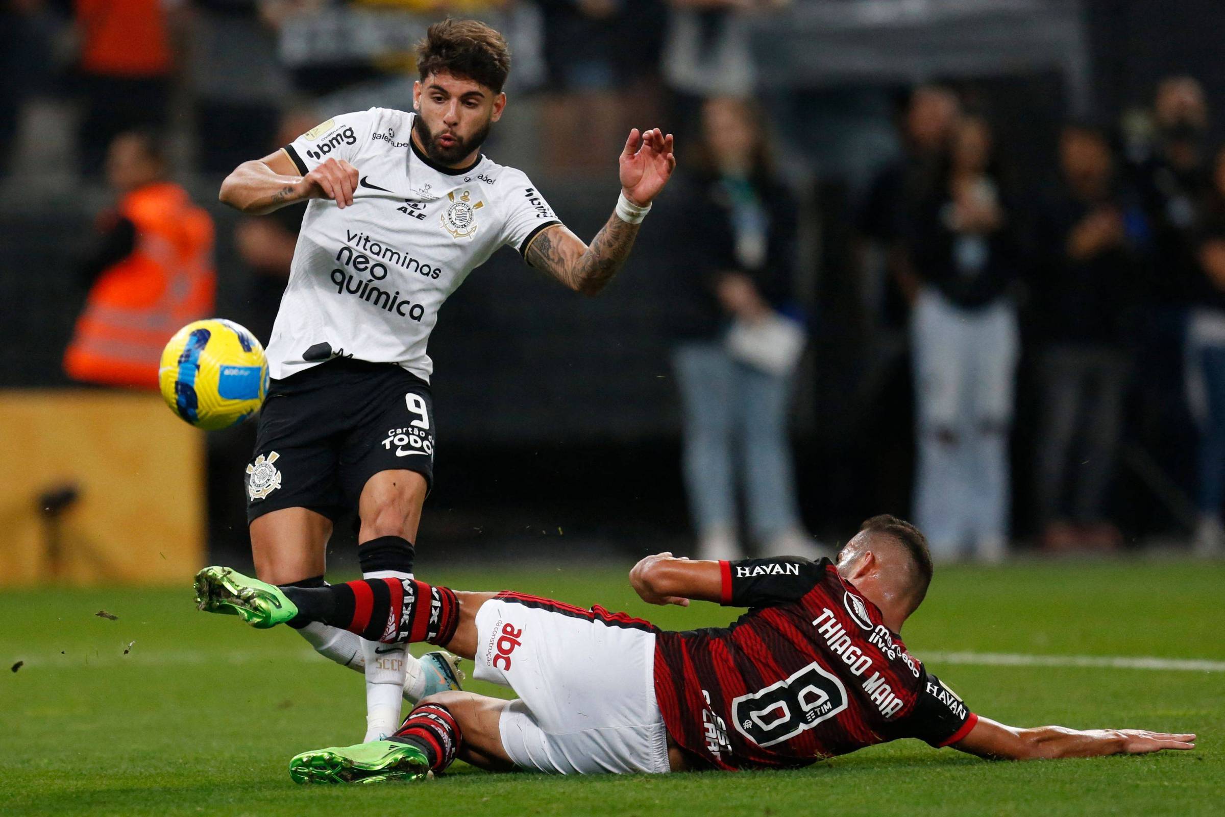 Internacional e Corinthians ficam no empate em jogo cheio de gols