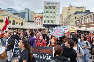Ato pelas universidades teve protesto contra Bolsonaro.