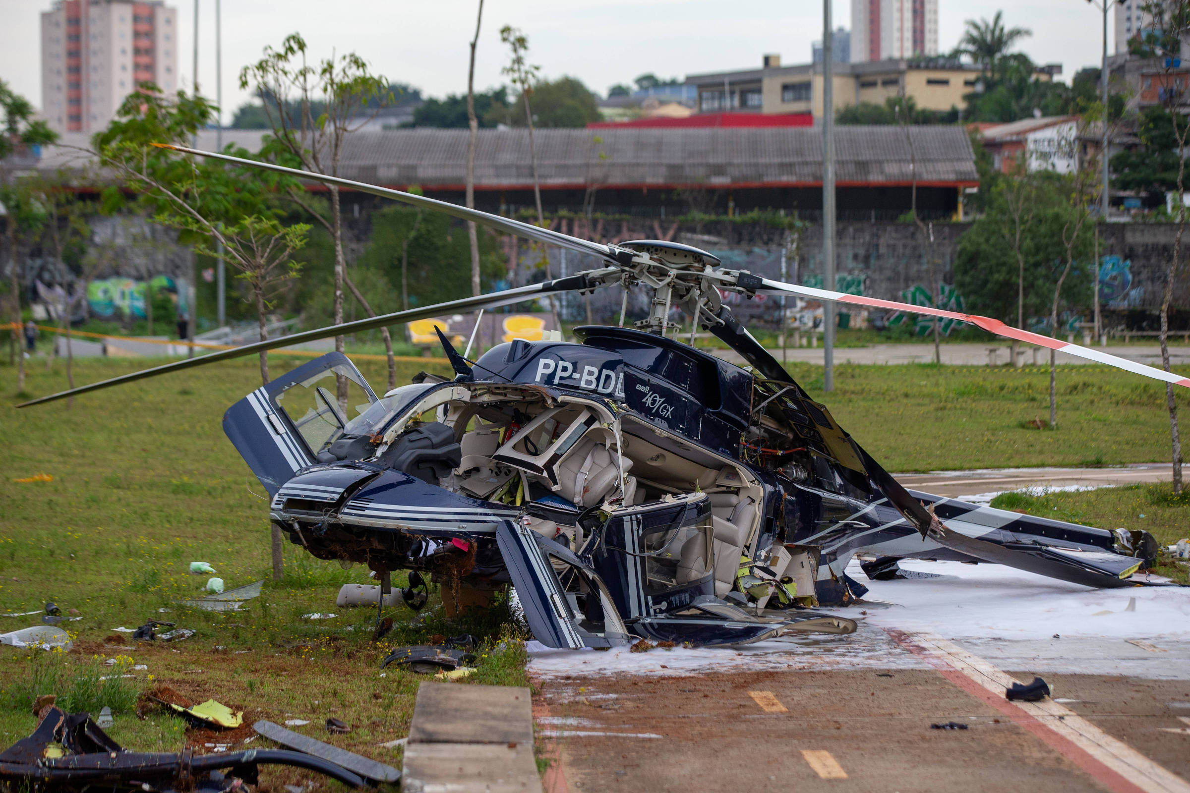 Helicóptero Cai Na Zona Sul De São Paulo 19102022 Cotidiano Folha 