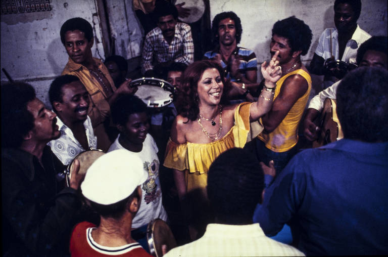 Filme sobre Beth Carvalho mostra como o samba surge do encontro