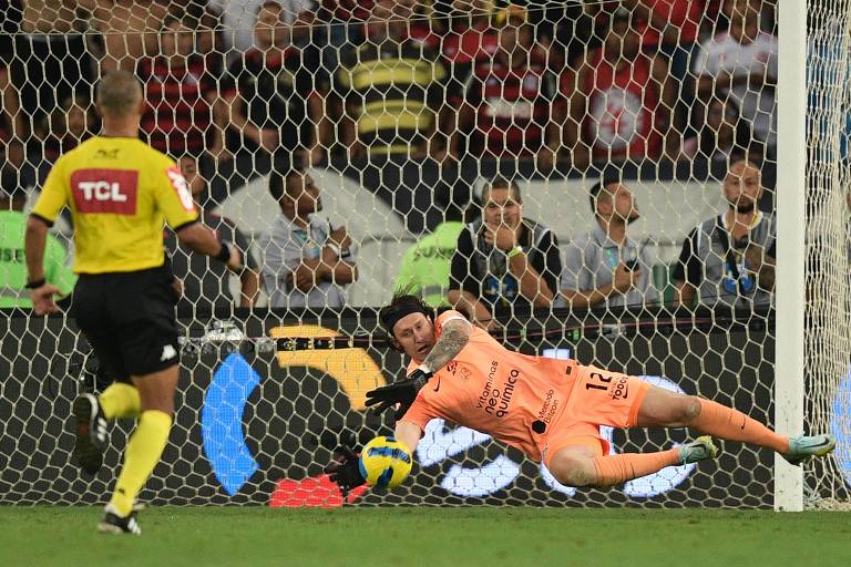 Goleiro Cassio faz milagre e impede o Flamengo de ampliar o placar no segundo tempo
