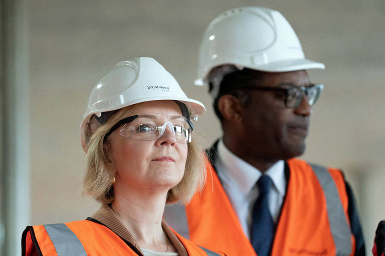 Liz Truss demitiu o ministro de finanças, Kwasi Kwarteng, e voltou atrás com seu programa econômico
