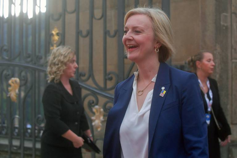 Na prática, a saída estava condicionada à votação de uma moção de confiança, mas Truss renunciou antes que isso ocorresse 