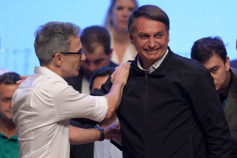 Governador de Minas, Romeu Zema, ao lado do ex-presidente Jair Bolsonaro (PL)