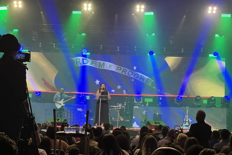  A bispa Dirce Carvalho prega no encerramento da Conferência Global 22, realizada de 12 a 15 de outubro em Brasília