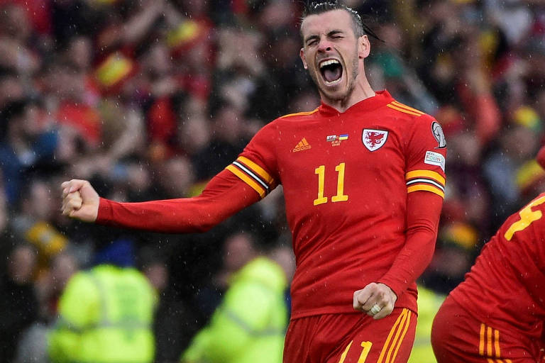 Gareth Bale comemora a classificação de País de Gales para a Copa do Mundo no Qatar