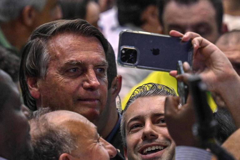 Campanha de Bolsonaro deve explorar imagem de perseguido pelo TSE