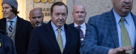 TOPSHOT - US actor Kevin Spacey leaves United Sates District Court for the Southern District of New York on October 20, 2022 in New York City. - A New York court on Octobwer 20, 2022 dismissed a $40 million sexual misconduct lawsuit brought against Kevin Spacey by an actor who claimed the disgraced Hollywood star targeted him when he was 14. (Photo by Yuki IWAMURA / AFP)