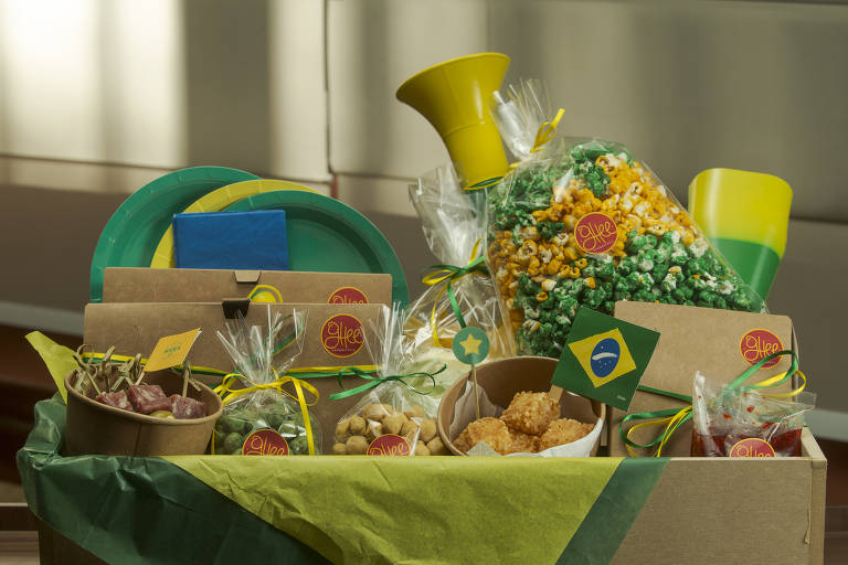 Kit temático de comidinhas para eventos para atender clientes nos jogos da Copa do Mundo 2022, criados por Oghan Teixeira e Paulo Neves, da Ghee Banqueteria