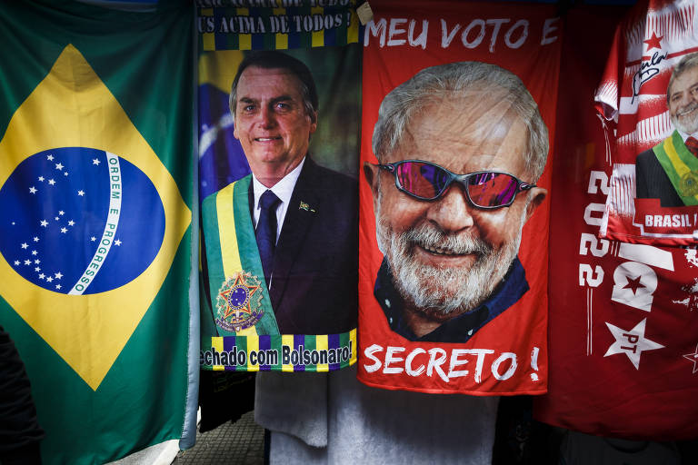 Bandeiras e toalhas alusivas a Bolsonaro e a Lula durante a campanha em SP