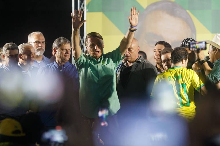 Bolsonaro volta a ameaçar frear Judiciário caso seja reeleito