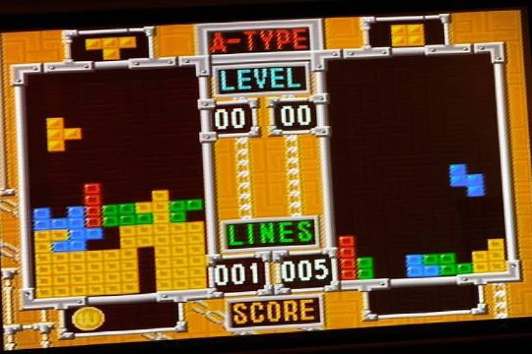 Tetris é um videogame de lógica originalmente projetado y programado por Alexey Pajitnov na União Soviética e lançado em 1984