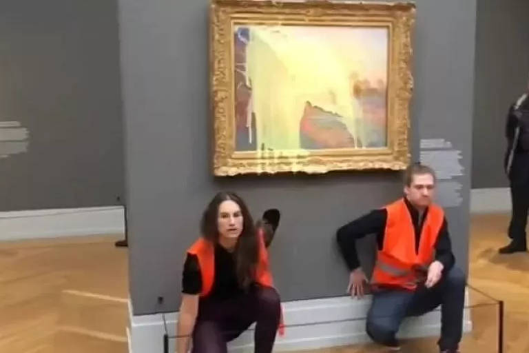 Ativistas jogam purê de batata em obra de Monet na Alemanha