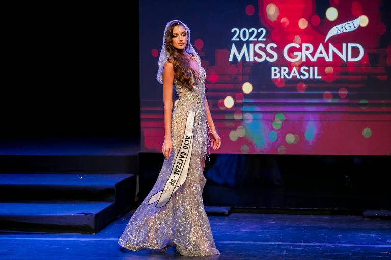 Imagens da Miss Isabella Menin - 24/10/2022 - de Faixa A Coroa - Fotografia  - Folha de S.Paulo