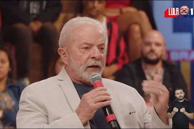 O ex-presidente Lula (PT) em live organizada por sua campanha nesta terça-feira (25)