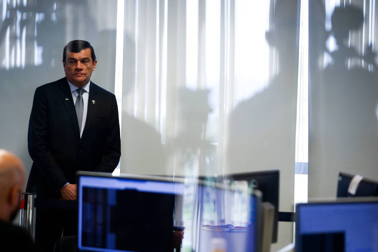 Defesa sugere melhorias ao TSE a 1 semana da eleição, e Moraes cobra relatório das urnas