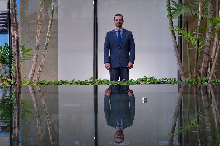 O policial federal Felipe Scarpelli está na sede da PF em Brasília (DF); ele desenvolveu a metodologia Aresp (Análise de Riscos com Ênfase em Segurança Portuária), que permitiu a criação de novas medidas de proteção nos portos brasileiros