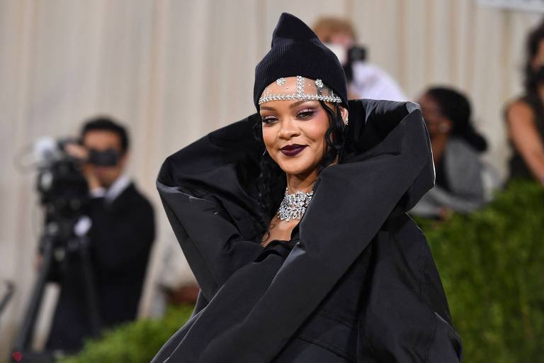 Após 6 anos sem lançamentos, Rihanna anuncia música para novo 'Pantera Negra'
