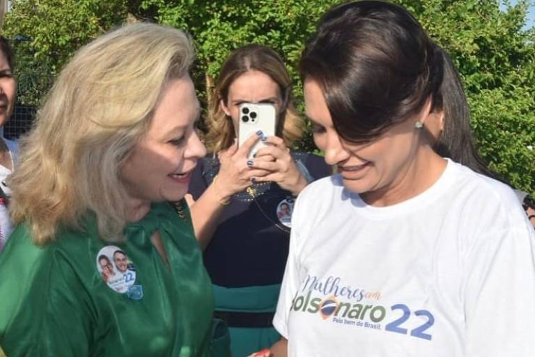 Dona da rádio JM Online, Lídia Prata Ciabotti postou foto ao lado da primeira dama Michelle Bolsonaro. Empresa se denunciou por não ter transmitido a propaganda eleitoral do presidente.