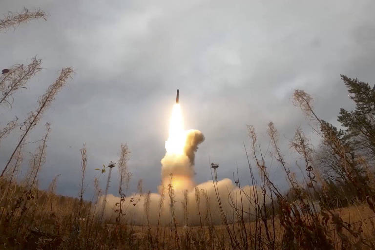 Imagem divulgada há cerca de um ano pelo Ministério da Defesa da Rússia do que seria um míssil balístico intercontinental