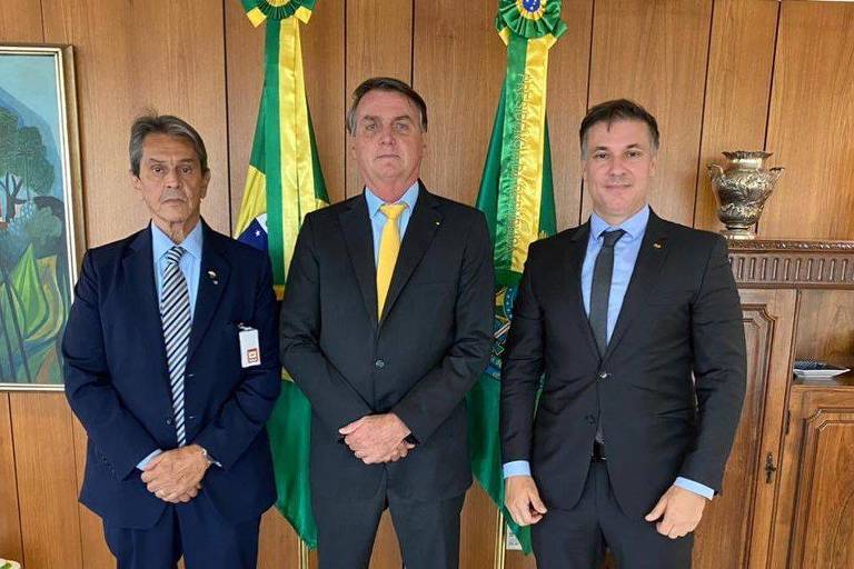 Roberto Jefferson ao lado do presidente Jair Bolsonaro e Divaldo Lara, em imagem divulgada em abril de 2021.