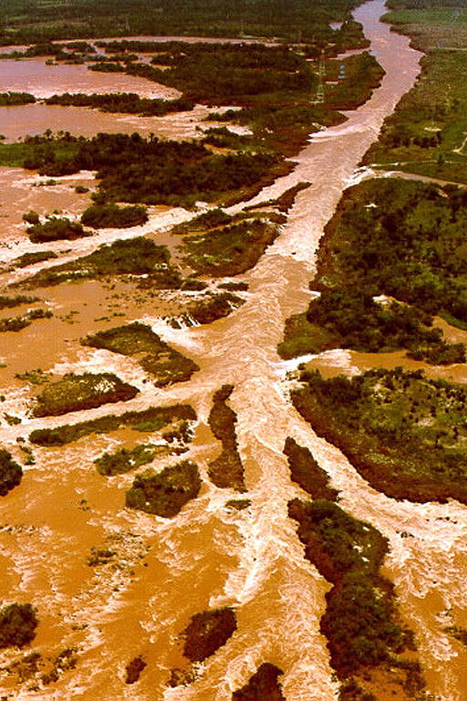 Vista das Sete Quedas na década de 1980, antes da inundação; unidade de conservação tinha 144 mil hectares.