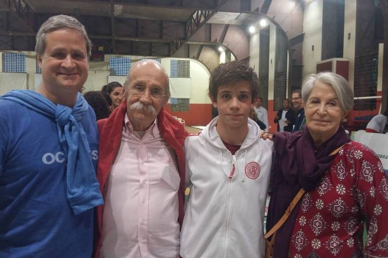 Paulo Roberto Murray (1937-2022), segundo à esq., com o filho Alberto Murray, o neto Guilherme e a esposa, Sonia