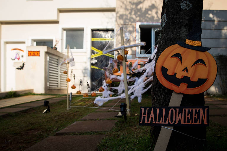 Festa de halloween para reunir os amigos do prédio