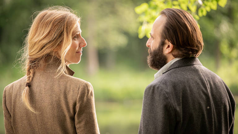 Sandrine Kiberlain e Vincent Macaigne em cena do filme 'Crônica de uma Relação Passageira', de Emmanuel Mouret