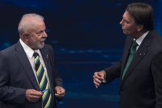 Lula (PT) e Jair Bolsonaro (PL) durante debate na Band