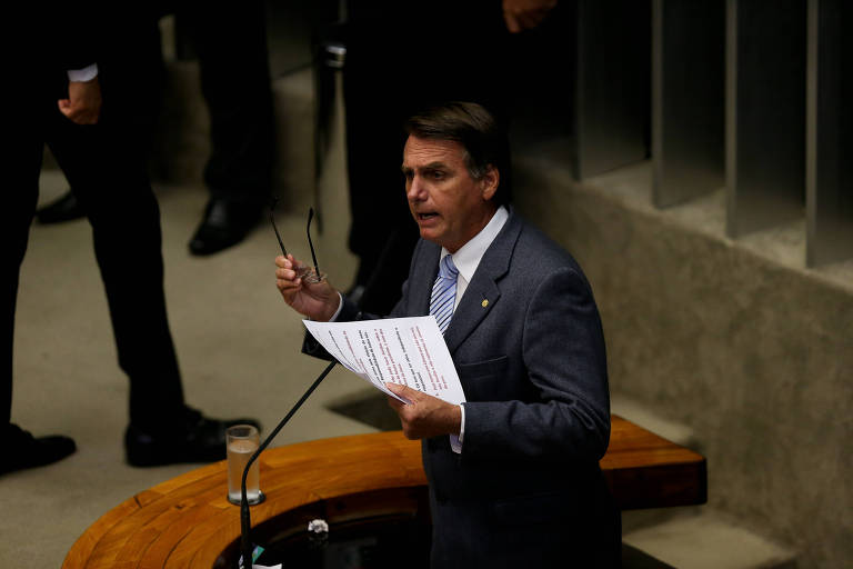 O então deputado federal Jair Bolsonaro discursa na sessão de votação para escolha do presidente da Câmara dos Deputados e de sua mesa diretora em 2017, quando se candidatou e recebeu quatro votos
