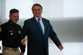 Bolsonaro durante evento no Planalto com a presença da PRF