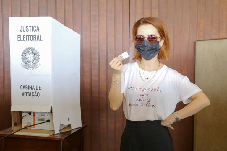 Sandy após votar no segundo turno das eleições