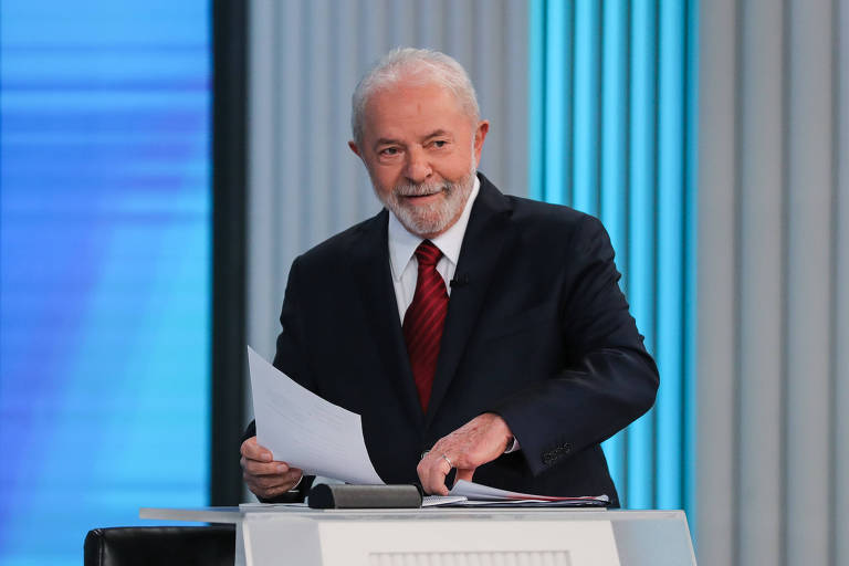 Brasil com Lula deve fazer giro na política externa, dizem especialistas em live