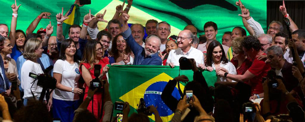 O presidente eleito, Luiz Inácio Lula da Silva, após discursar em hotel na região da avenida Paulista, em São Paulo