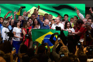 Lula faz pronunciamento da vitória em hotel na Paulista