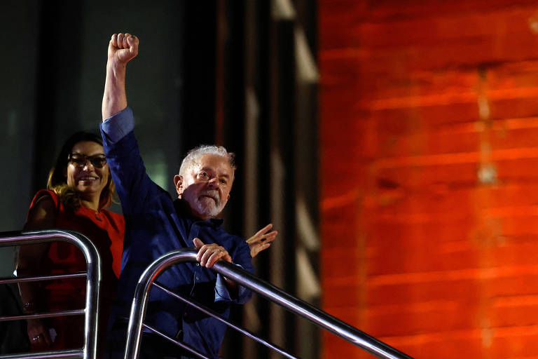O presidente eleito Luiz Inácio Lula da Silva (PT) e sua esposa Rosângela Lula da Silva, a Janja, comemoram vitória no segundo turno da eleição presidencial em São Paulo