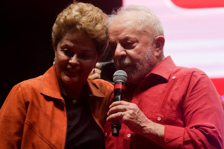 Dilma Rousseff deveria ser escolhida para passar a faixa a Lula, e não Bolsonaro