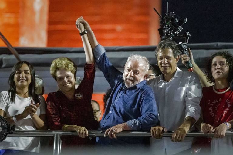 30/10/2022  - Bolsonaro é derrotado por Lula no segundo turno da eleição presidencial