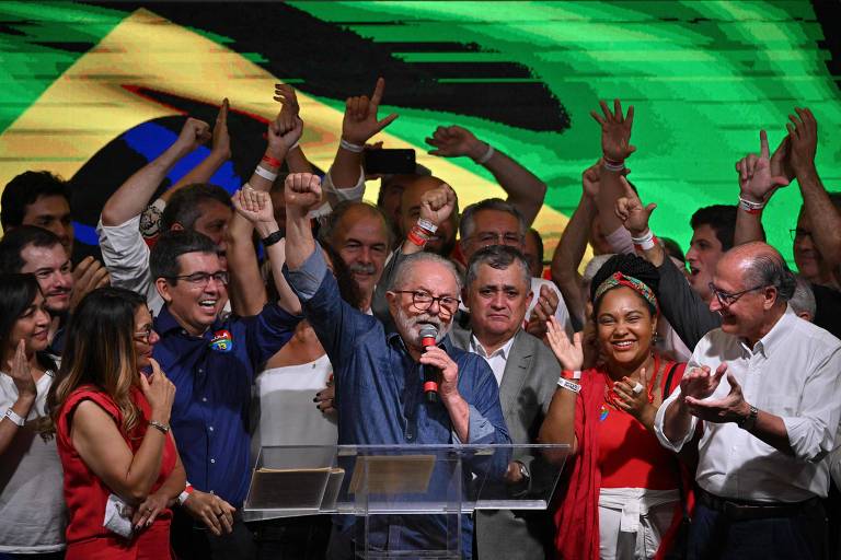 Bolsa salta 3% e dólar tomba 4,7% na semana após eleição de Lula
